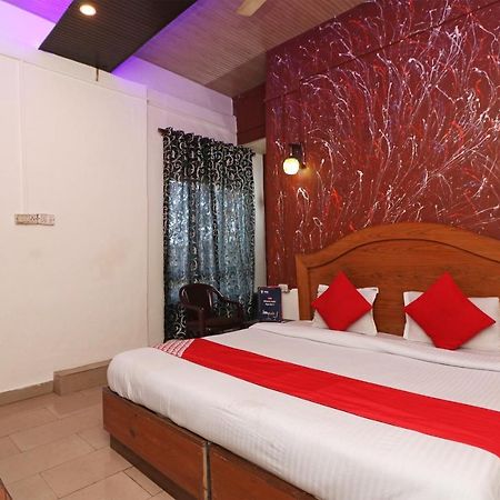 Oyo 75571 Sai Pooja Lodging Hotel Мумбай Екстериор снимка
